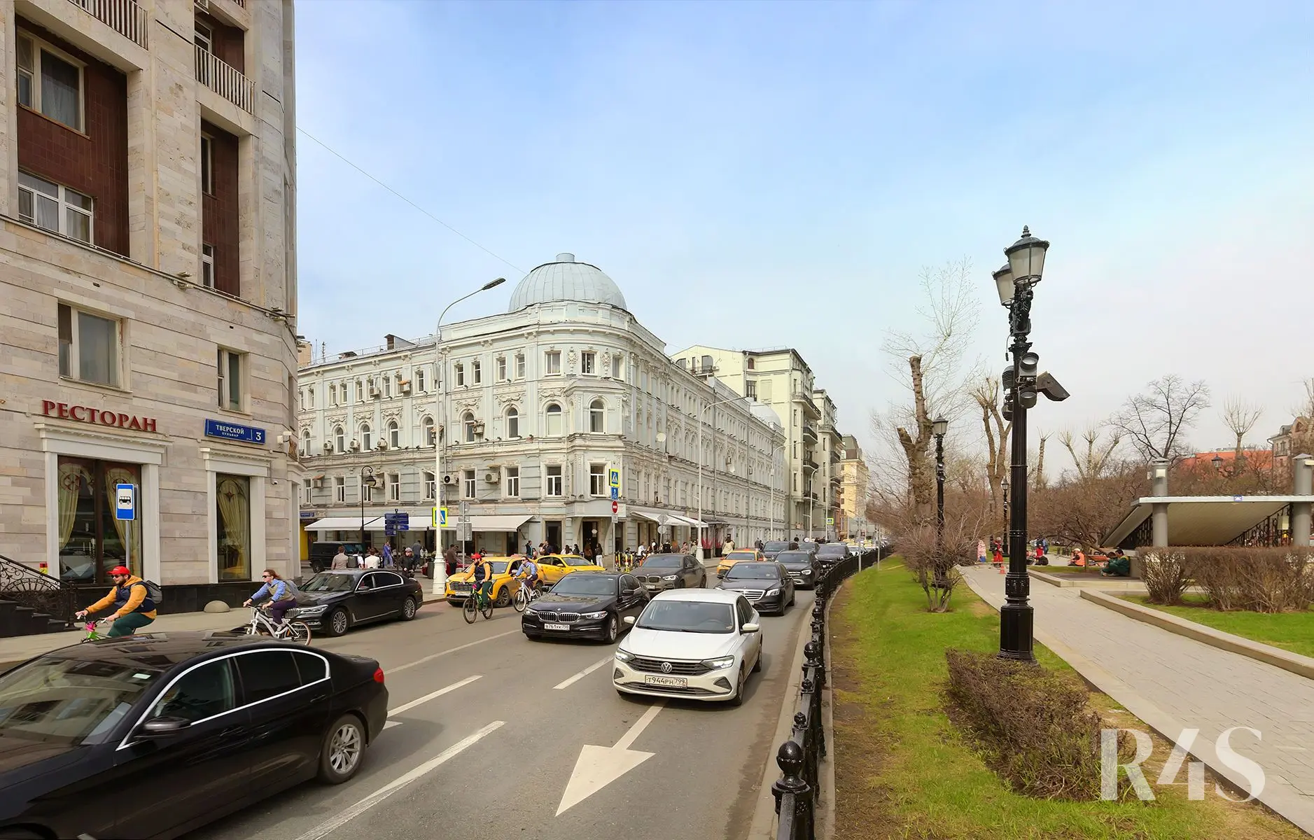 Аренда торгового помещения площадью 173.8 м2 в Москве: Малая Бронная, 2с1 R4S | Realty4Sale